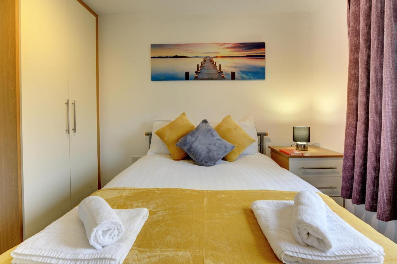 2-br Apartment, En-suite, Allocated Parking, Next To Playground Apartment *
